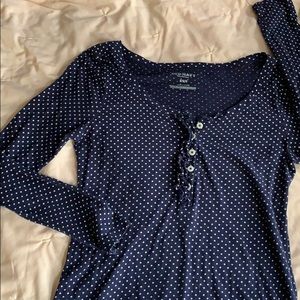 Long sleeve tee with ruffle on buttons